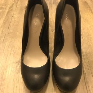 Black ALDO platform pumps, size 6.5